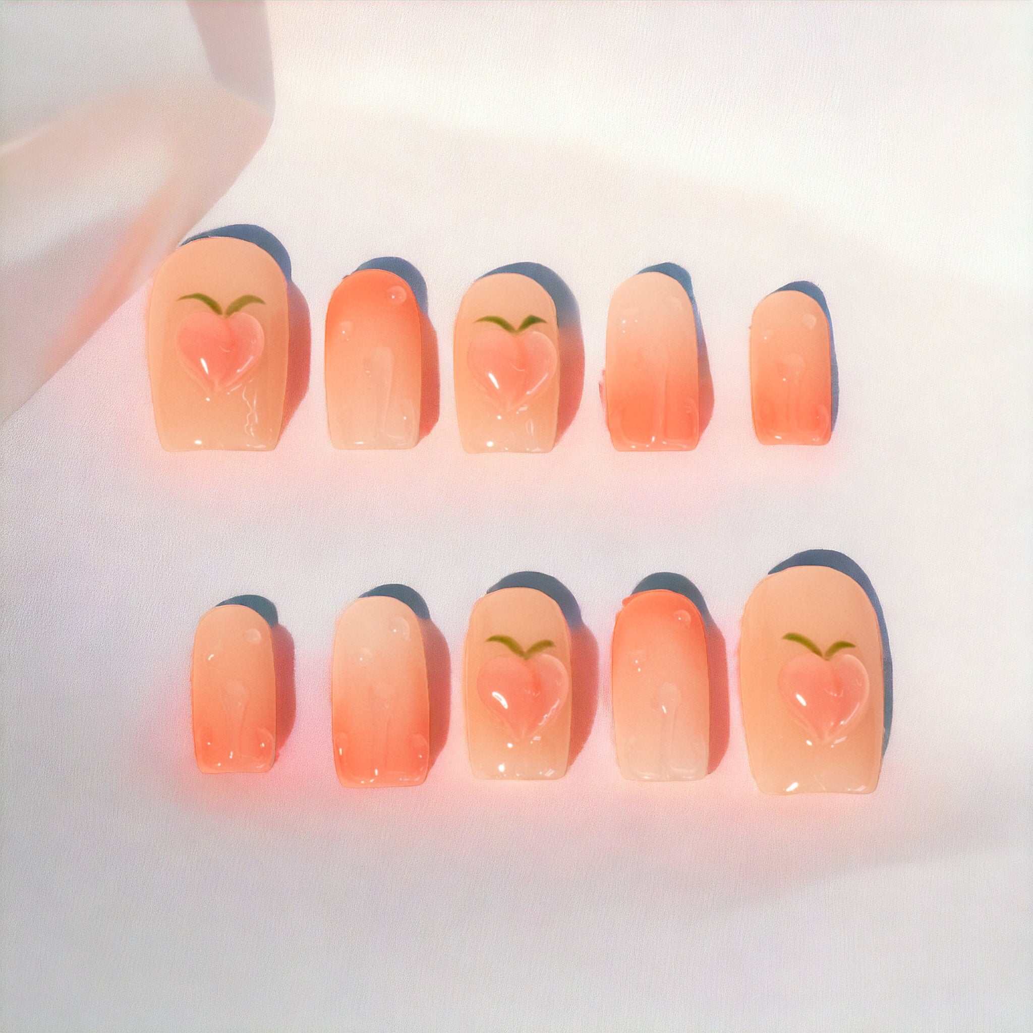 “Lustrous Peach” Press on Nails set
